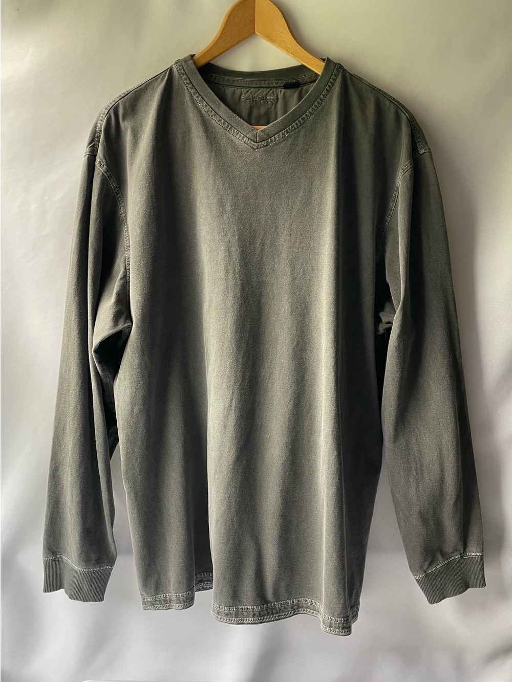 Roundtree & Yorke Men's V-Neck Long Sleeve Shirt - Gray